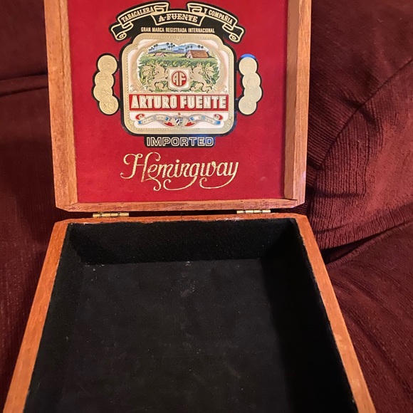 Hemingway awesome cigar purse! - Picture 3 of 7